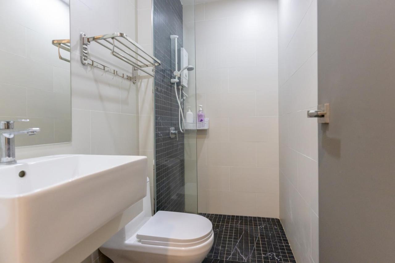 Beacon Executive Suite Penang George Town Exterior foto