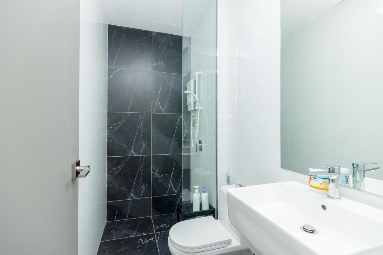 Beacon Executive Suite Penang George Town Exterior foto